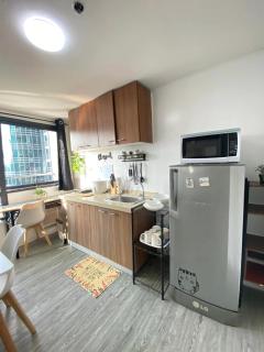 2 BR Unit with 180 degree view in Ortigas - Manila - 4