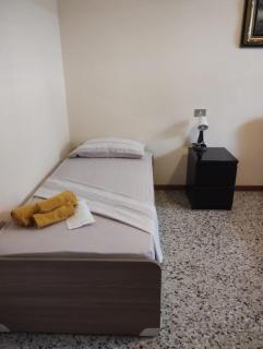 Room&Board 2 Bedrooms up to 7 beds 1 Bathroom - Voghera - 5