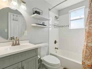 Teal Broadmoor Cottage - New Orleans - 2