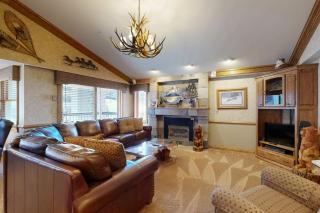 Torian Plum Plaza 508 - 6