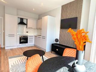 Stunning Modern Apartment Sleeps 4 - 6 Min walk from Golden Beaches-Free Parking - Bournemouth - 8
