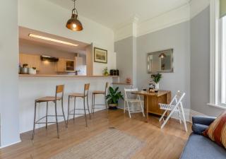 Three Bees - Bexhill - 8