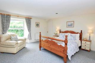 Riverside farm cottage on private wildlife estate 1-bedroom - 8