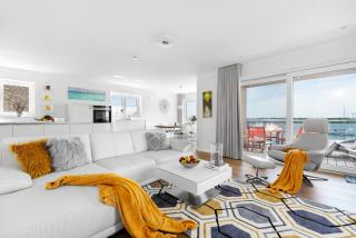 Brise- direkt am Wasser, Hafenblick, Fahrstuhl, Sauna, ueberdachter Balkon - Olpenitz - 0
