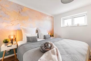 Brise- direkt am Wasser, Hafenblick, Fahrstuhl, Sauna, ueberdachter Balkon - Olpenitz - 8