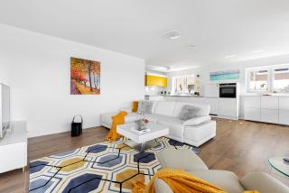 Brise- direkt am Wasser, Hafenblick, Fahrstuhl, Sauna, ueberdachter Balkon - Olpenitz - 6