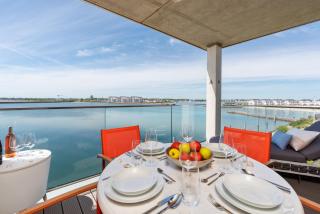 Brise- direkt am Wasser, Hafenblick, Fahrstuhl, Sauna, ueberdachter Balkon - Olpenitz - 0