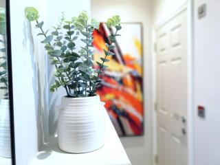 Stunning Modern Apartment Sleeps 4 - 6 Min walk from Golden Beaches-Free Parking - Bournemouth - 1