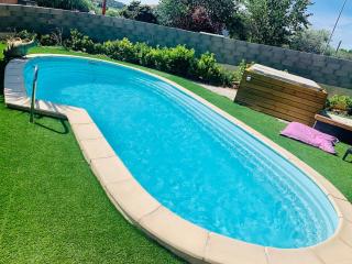 Warm house with pool and HOT TUB - 1