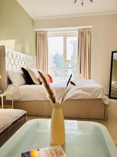 ZenStay - Cozy Studio with City Views - 9