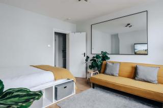 The Contender - Fitzrovia - by Frankie Says - Londen - 9