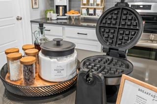 Modern Spacious Arcade - Ping Pong Sleeps 10 - 6