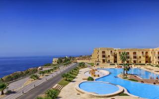Luxury Stay with Jacuzzi, BBQ and Huge Pool - 9