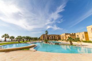 Luxury Stay with Jacuzzi BBQ and Huge Pool - 0