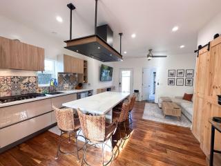 Oceanside Rooftop Retreat Sleeps 4 - Oceanside - 9