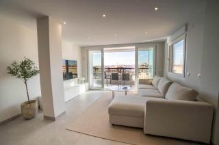 Frontline Apartment Sea Views - Pool - Center - 2