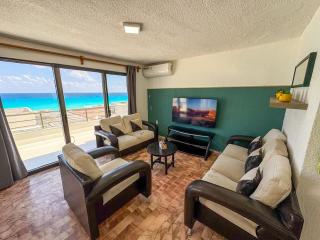 Spacious 2-Story, 4 Bedrooms, Ocean View Balcony - Cancún - 0