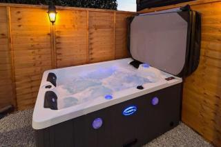 1-Bed Retreat - Hot Tub Private Garden & Bbq - Swindon - 6