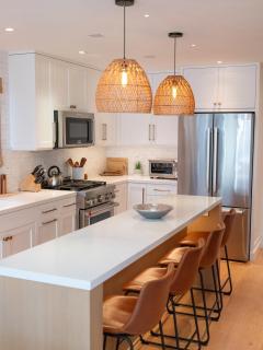 3BR Rooftop Deck - Ocean View - Steps to Sand - 8