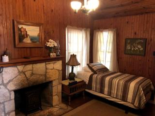 Peaceful Bandera Accommodation Perfect for Texas Hill Country Getaways - Bandera - 7