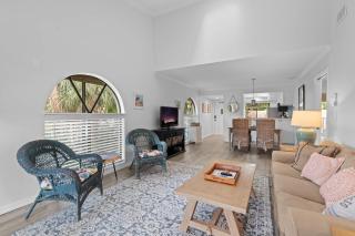 Completely Refurbished Centrally Located In Naples - Naples - 0