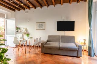 Quiet Trevi Fountain Apartment with patio and backyard - Rome - 5