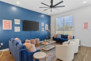 Stunning Modern Townhome with 9 Beds, Walk to Shops - Nashville - 7