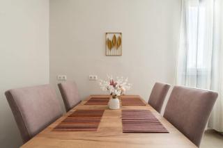 Bright & Breezy 6th FL Apt At National Museum - Athens - 1