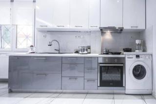 Modern fully-equipped house, 5 min walk from metro - Athens - 9