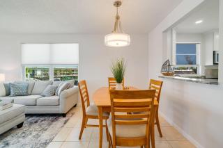 Waterfront 2-Bedroom Retreat in Longboat Key - 1