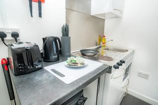 Compact & Cosy Central Coventry Budget Studio - 8