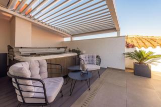 Magnificent Rooftop Jacuzzi & Terrace Apartment Olia - 7