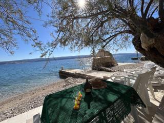 Azure Apartments By The Sea Near City Omiš - Omiš - 6
