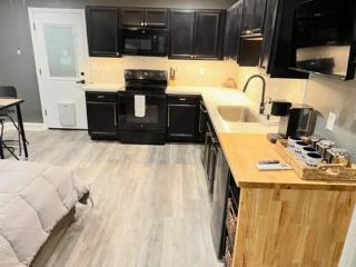 Romantic Couples Retreat - Tahoe Room - 8