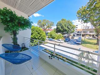 45GeorgeTown Multi Family corner lot free parking food convenience stores nearby - George Town - 2