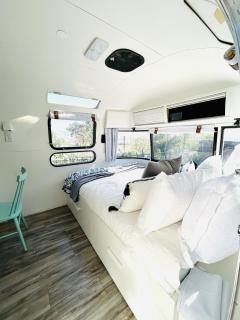 Stay in Style - Airstream & Views - Spring Valley - 8