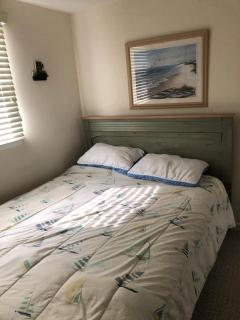 Brant Beach Ocean Front Duplex Second Floor Pet Friendly Wifi Beach Badges 4 Deck Wd Three Bedrooms And 15 Baths Sleeps 10 Off - Brant Beach - 7