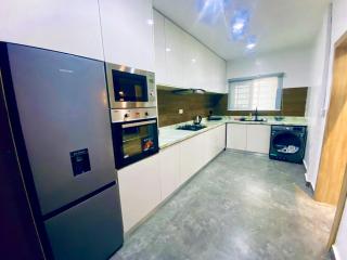 Luxurious Lekki Haven - 24hr Electricity - Lekki - 1