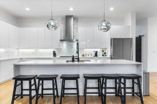 Charlotte's Modern Luxe Home - Your Stylish Haven - Charlotte - 4