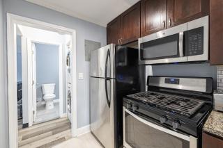 Modern Apartment in DC 2-Bedroom - Washington - 7