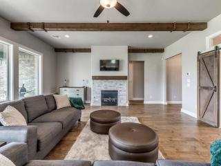 Family-Friendly Luxury- 5BR Home near Woodlands - Edmond - 0