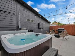 Modern Luxury Minutes from Downtown Dallas - 0
