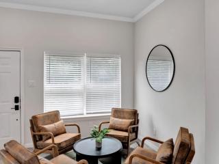 Modern Luxury Minutes from Downtown Dallas - 1