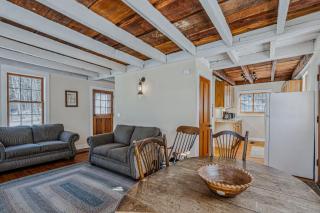 Historic Charm Located On the River - Rustic Chic - Woodstock - 4