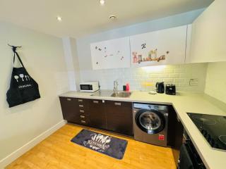 Prime Area, Stylish 2 - Bed, Netflix, Games & parking - Birmingham - 3