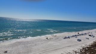 COUPLES GETAWAY, HONEYMOON SWEET, Perfectly Cozy Beach Front Condo with kitchen, pool, free parking,CHECK-IN AT DOOR - Panama City Beach - 2
