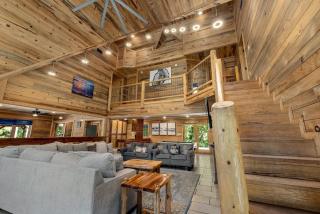 Blue Bass Lodge- Pine Getaway with Hot Tub & Fire - Stephens Gap - 2