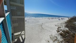 COUPLES GETAWAY, HONEYMOON SWEET, Perfectly Cozy Beach Front Condo with kitchen, pool, free parking,CHECK-IN AT DOOR - Panama City Beach - 9