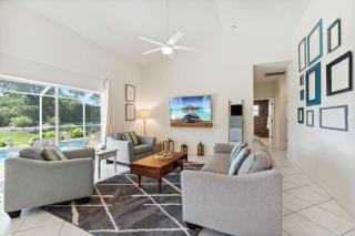 Poolside Bliss and a Family-Friendly Oasis - Naples - 2