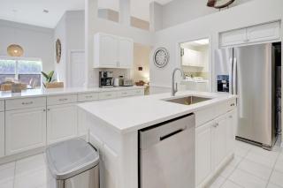 Live Like a Local Charming Pool Home in Berkshire Lakes - Naples - 4